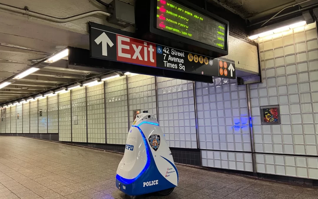 Retiran al Policía Robot de Times Square Después de Cuatro Meses de Servicio