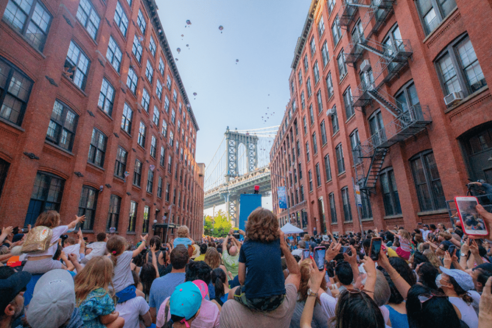 Regresa Dumbo Drop, El Espectáculo Que Llena Las Calles De Brooklyn De