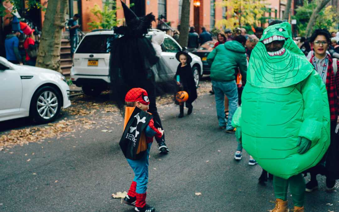 ¡Más de 100 calles libres de autos para un Trick or Treat legendario en Nueva York! ¡Prepárate para tomar la ciudad (y los dulces)!