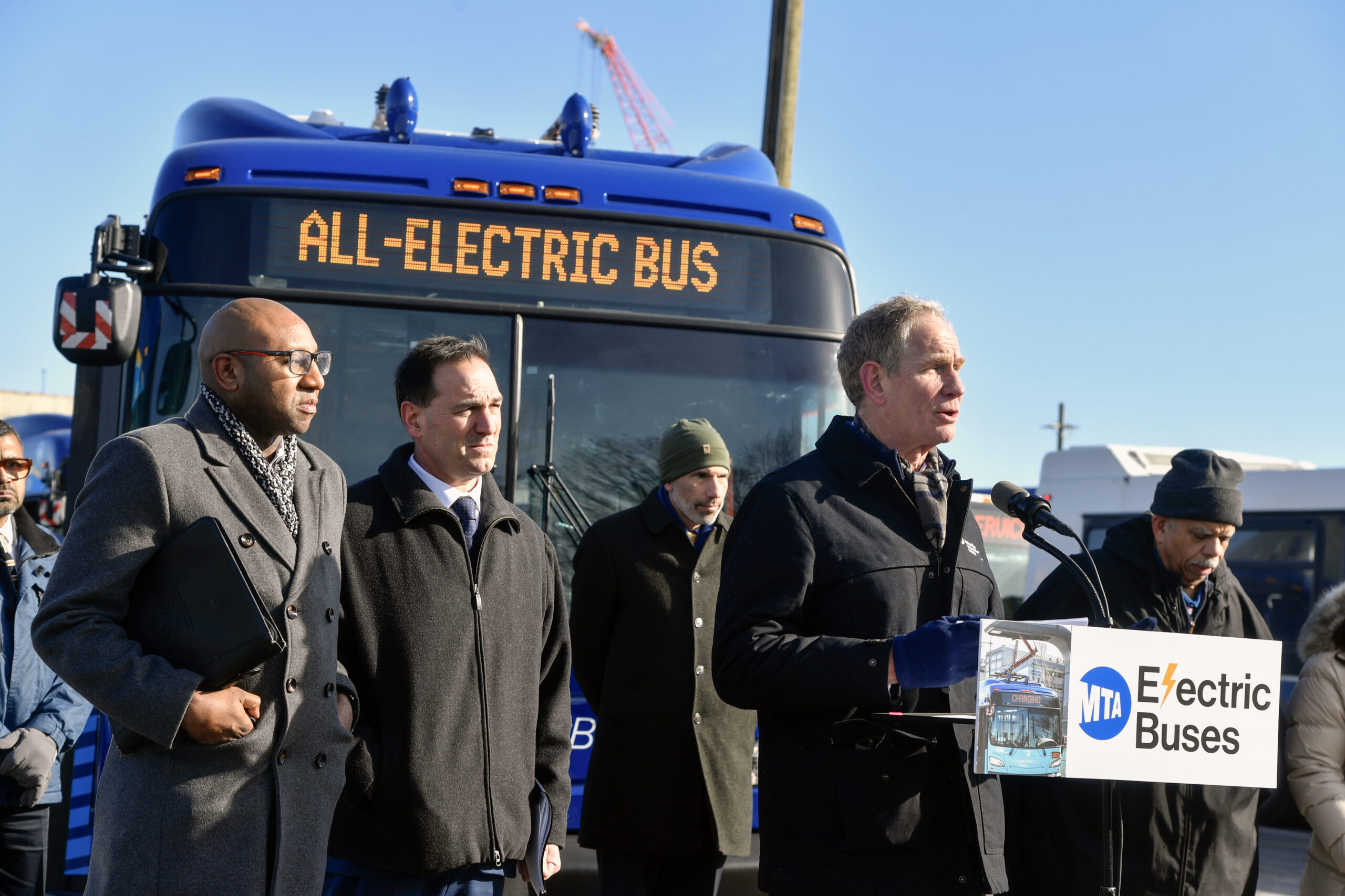 Nueva York refuerza su flota con 265 nuevos autobuses eléctricos