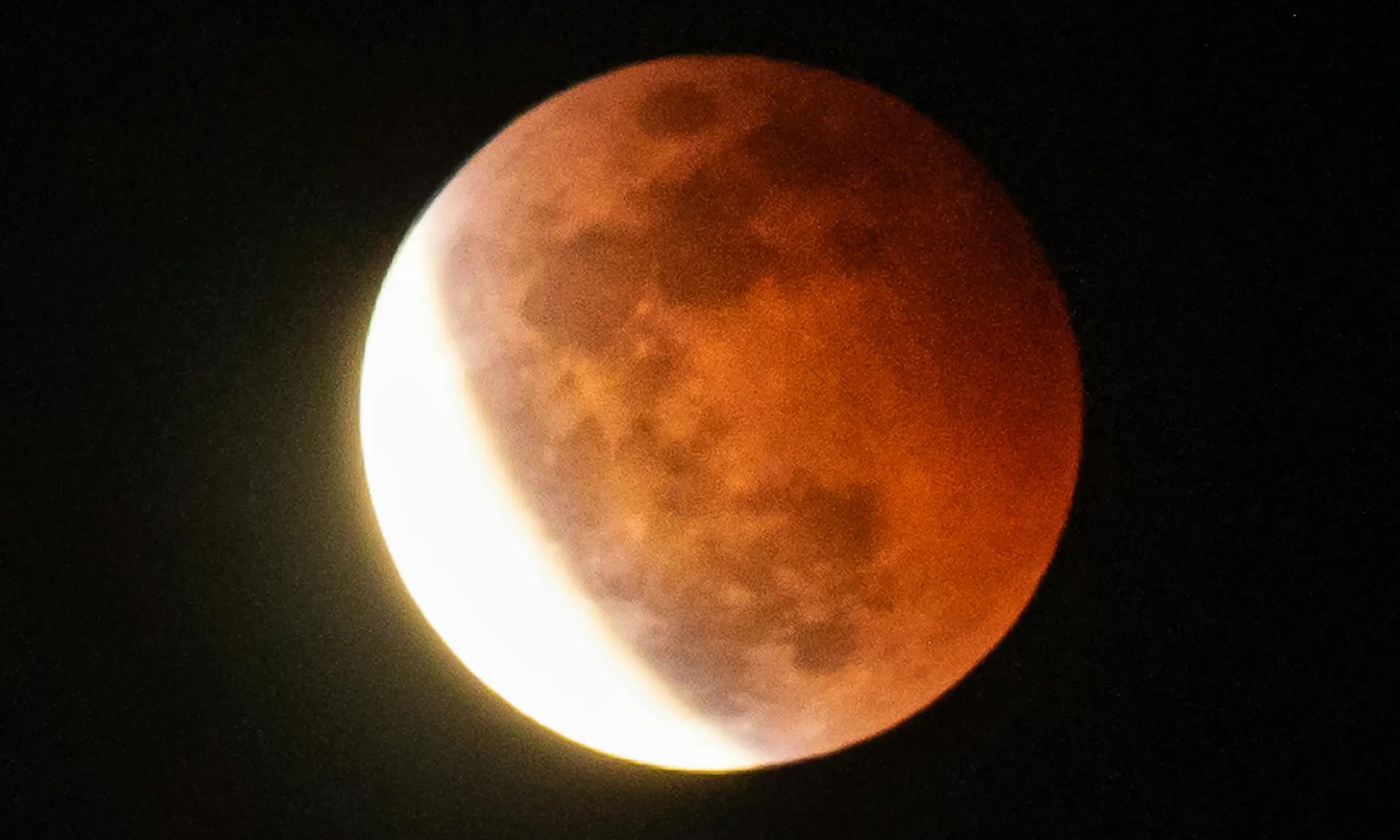 Eclipse lunar