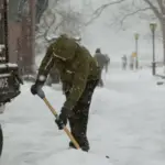 Fuertes nevadas afectan servicios básicos en Nueva York y el clima sigue complicando operaciones