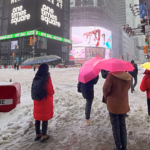 Fuertes nevadas afectan servicios básicos en Nueva York y el clima sigue complicando operaciones